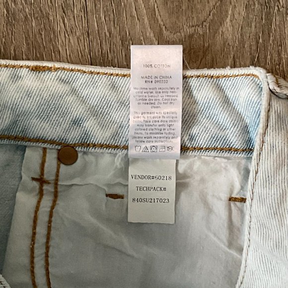 PacSun Denim Jean Mini Skirt Raw Hem Light Wash Size 26 EUC - Picture 4 of 6